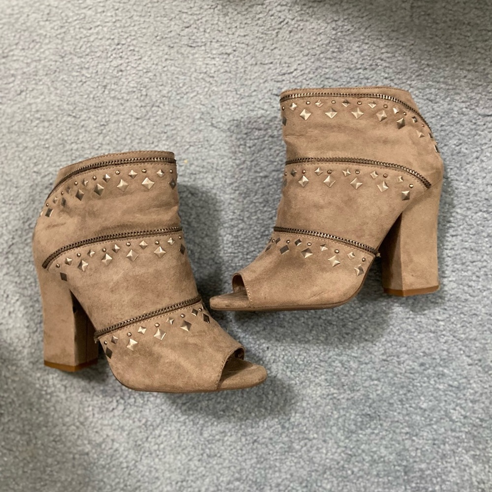 JESSICA SIMPSON Suede tan color booties